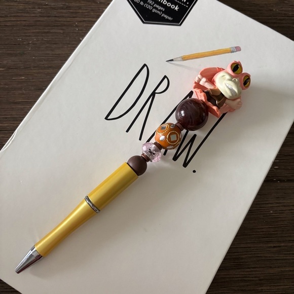 Disney Doorables: Star Wars: Jar Jar Binks handmade beaded pen - Picture 3 of 3